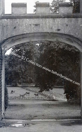 KILLEEN CASTLE   STABLE YARD ENTRANCE ARCH